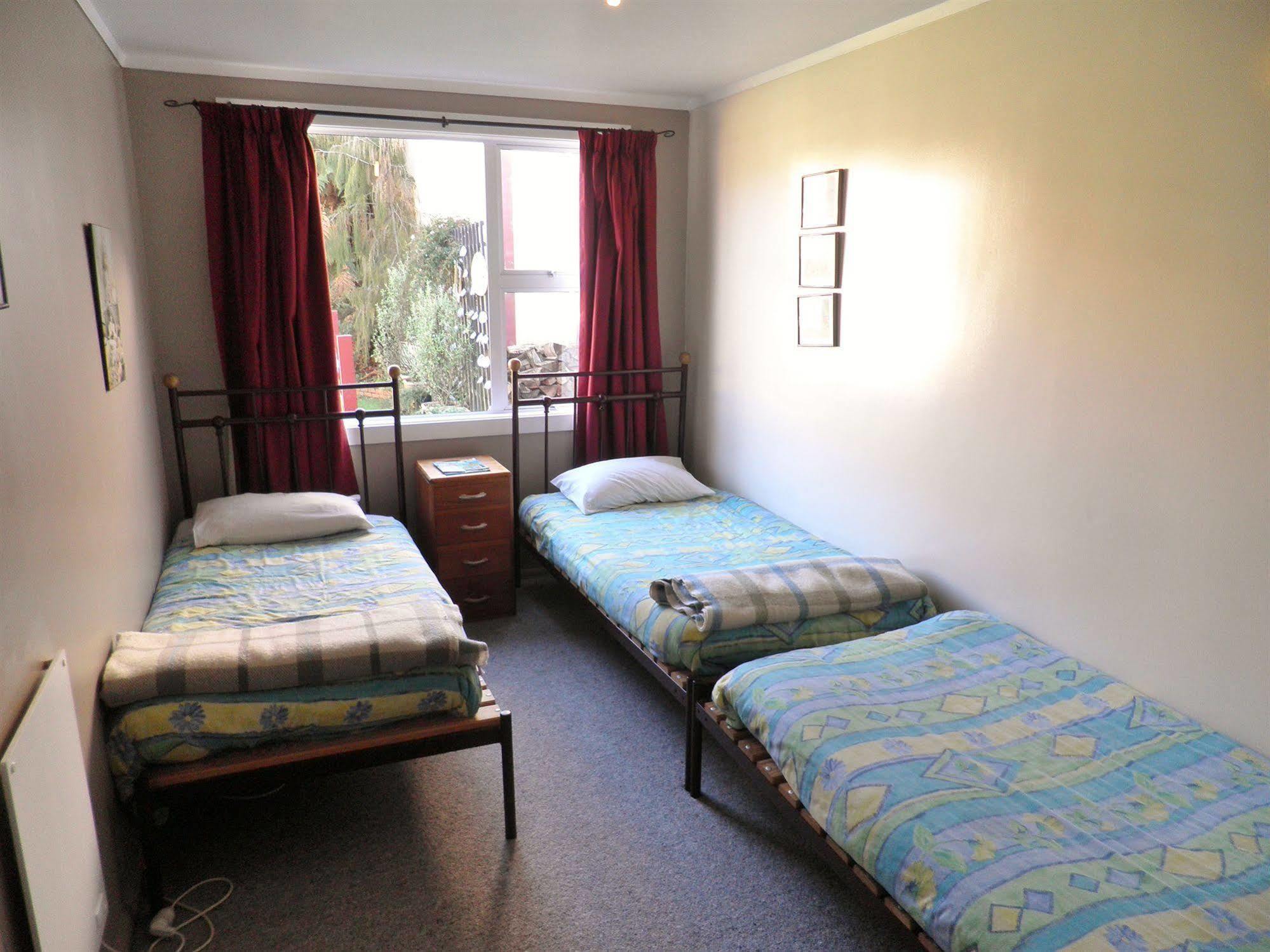 Bazil'S Backpackers Bbh Hostel & Surf School Westport Exterior photo